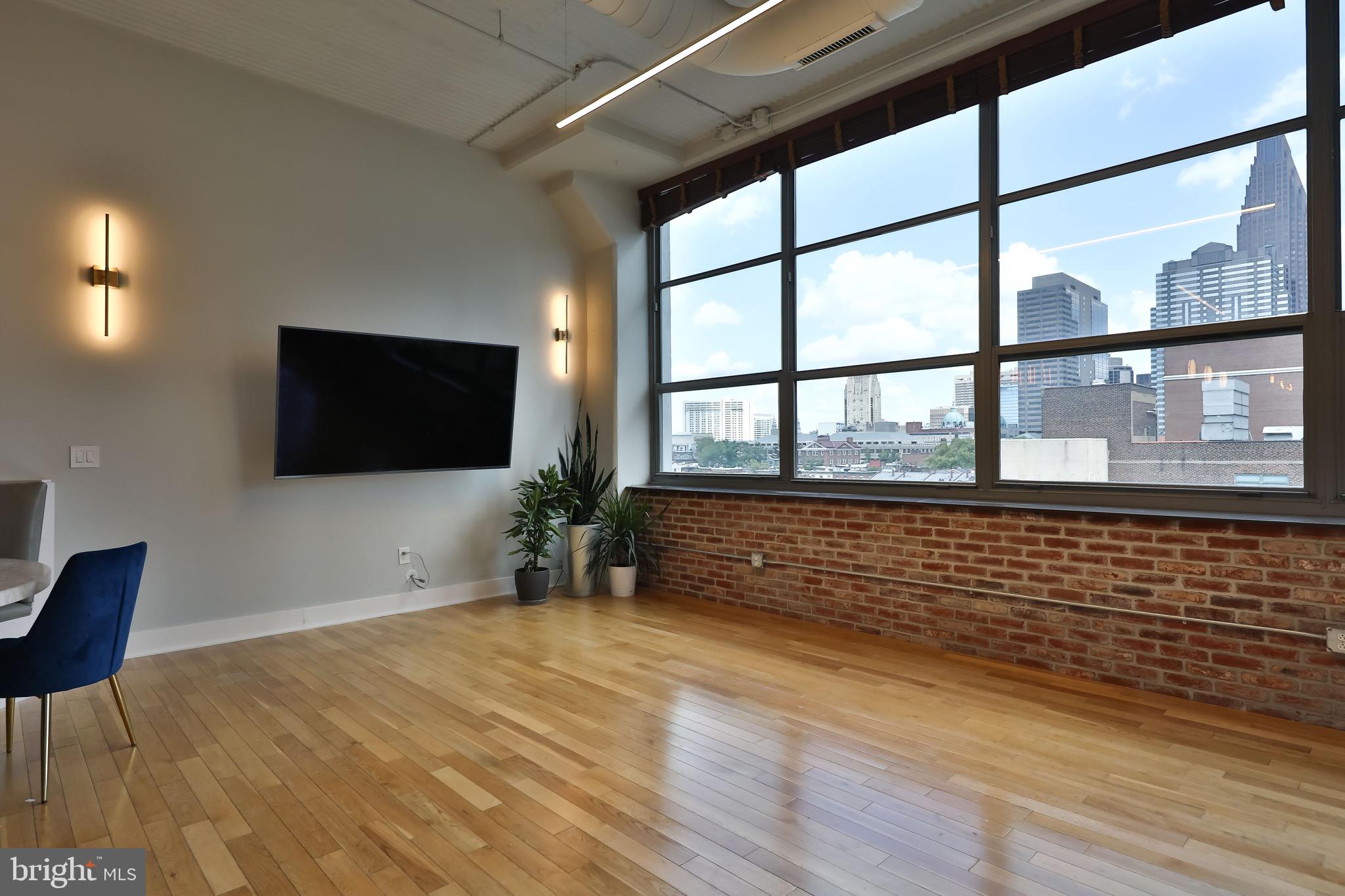 2200-28 ARCH ST #506+507