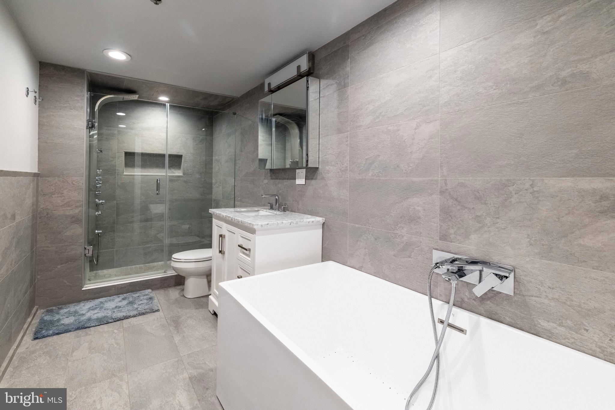 2200-28 ARCH ST #506+507