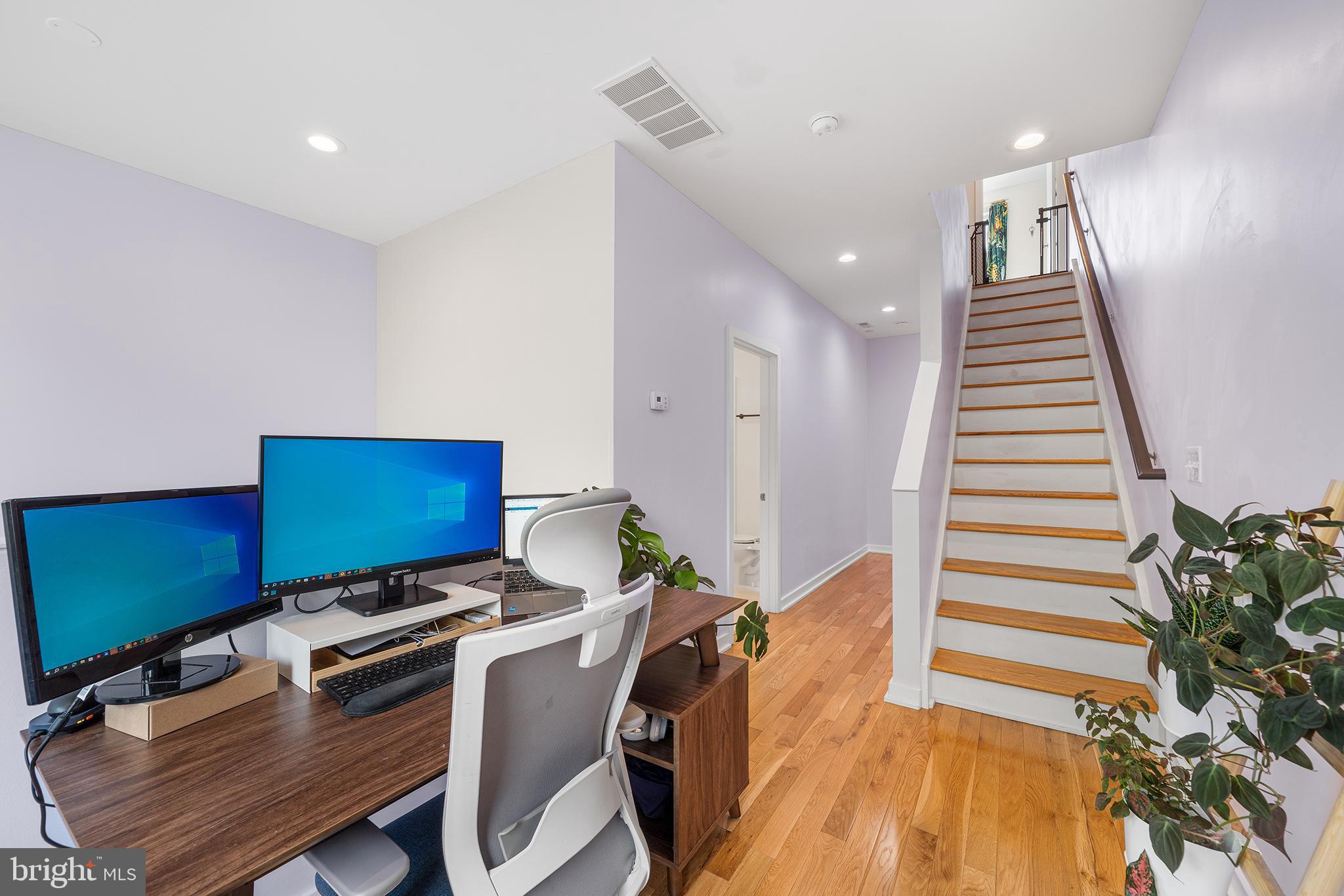 1927 E Cumberland St