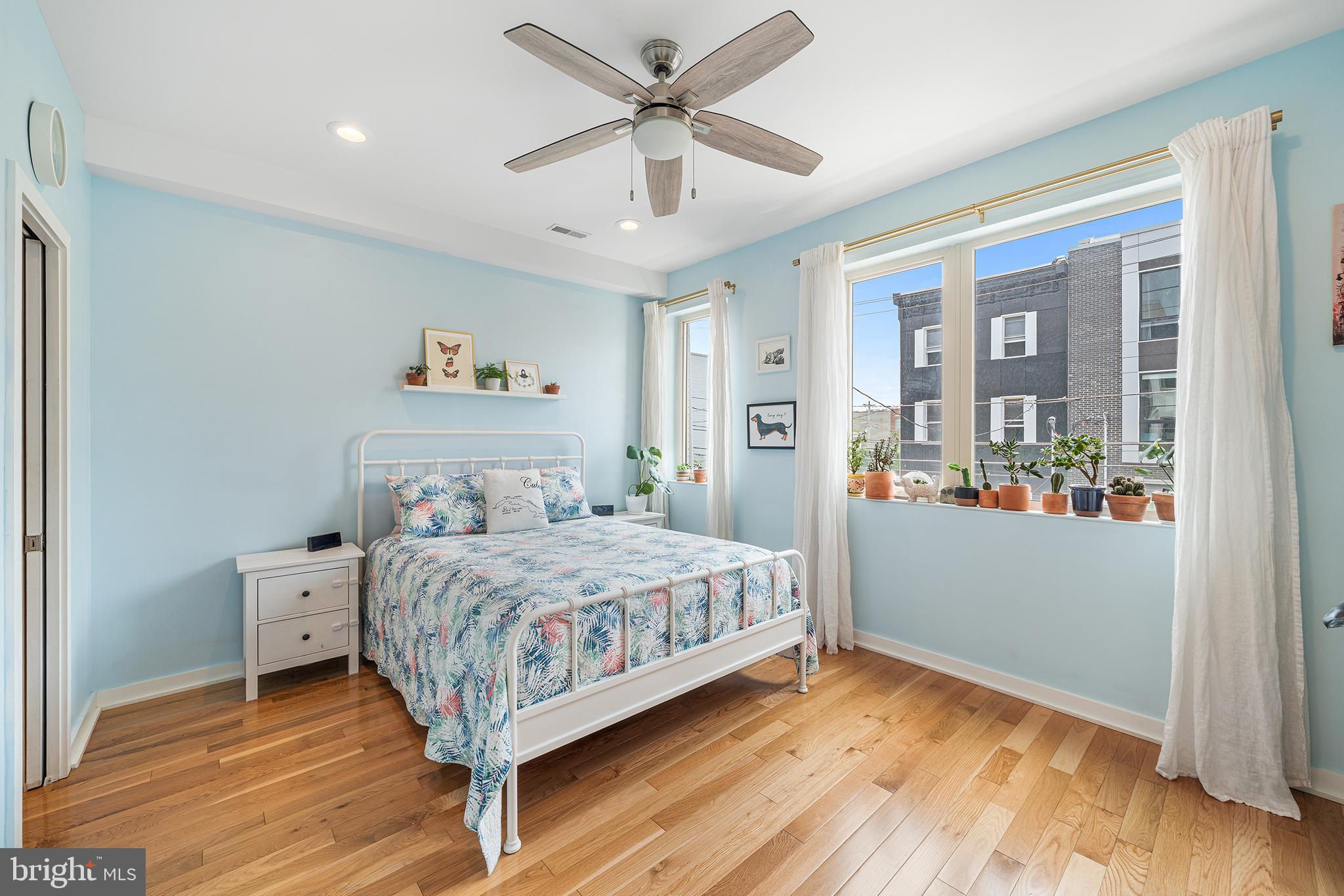 1927 E Cumberland St