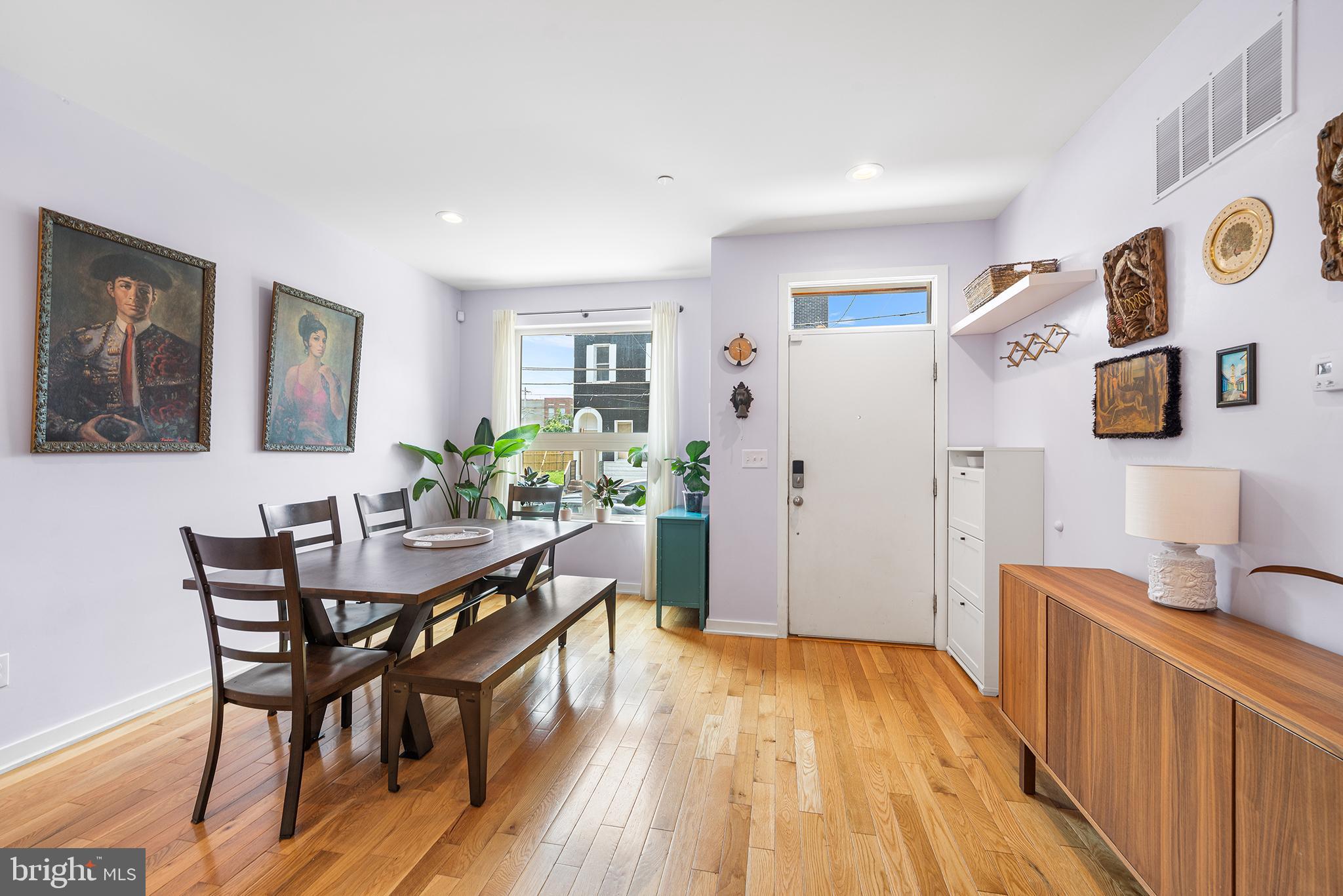 1927 E Cumberland St