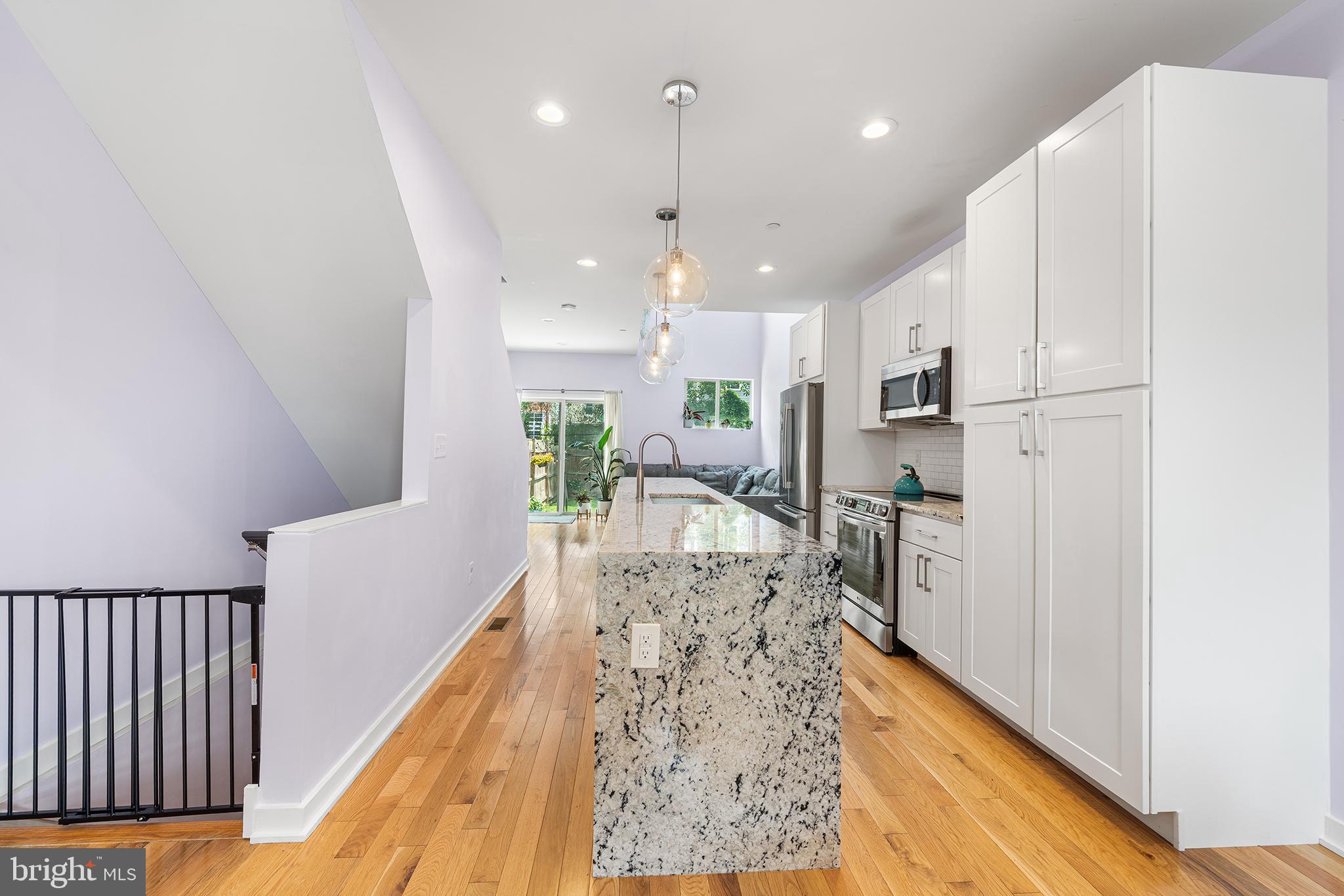 1927 E Cumberland St