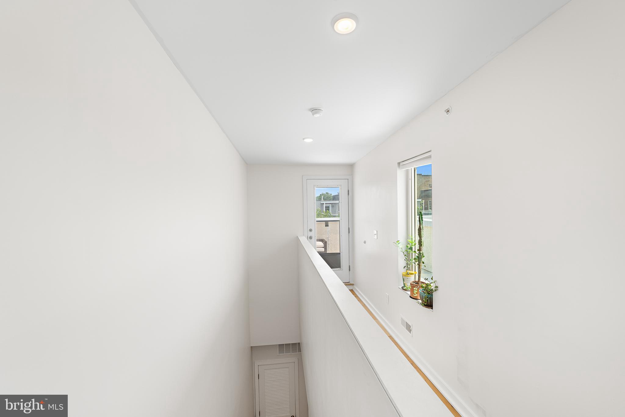 1927 E Cumberland St