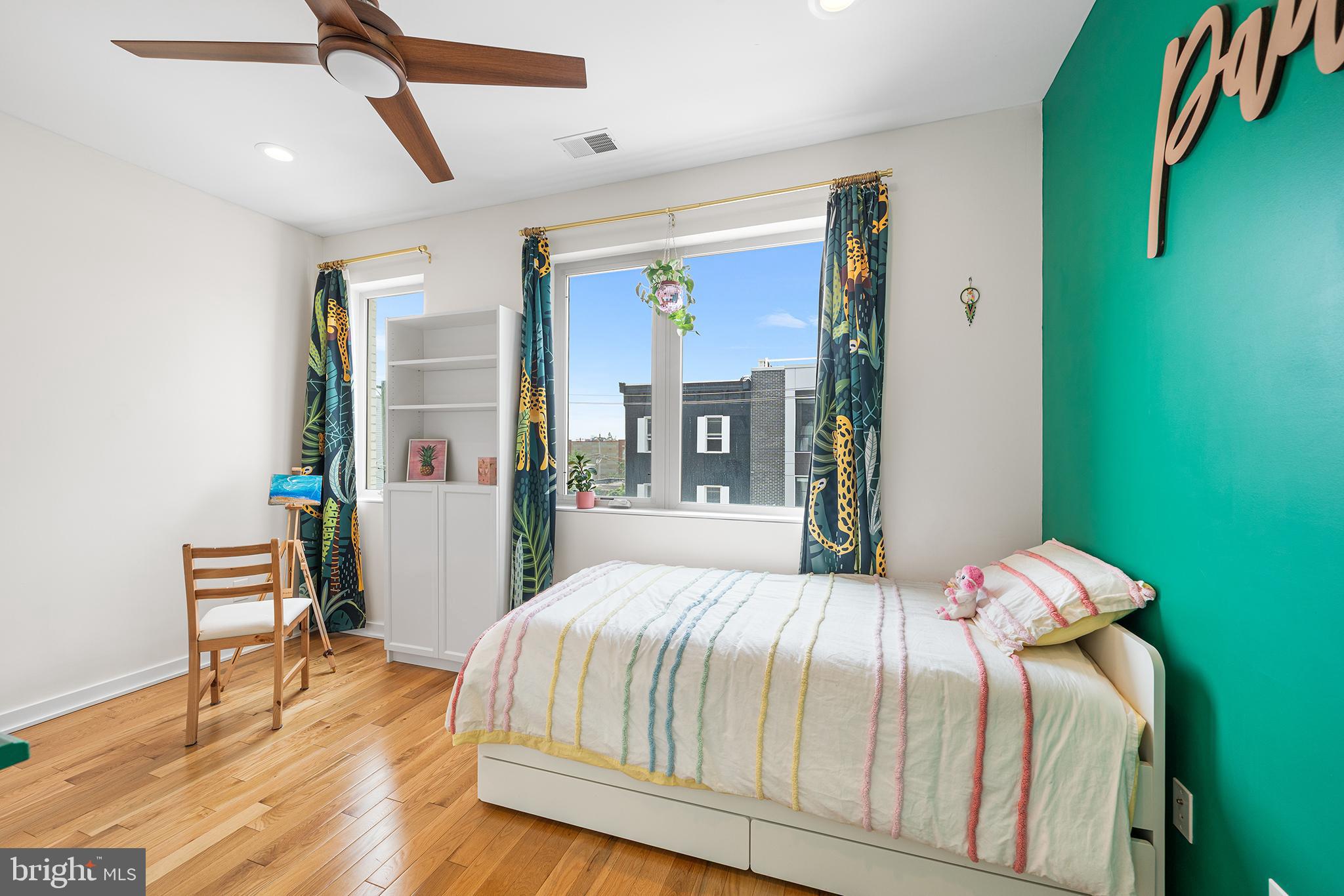 1927 E Cumberland St