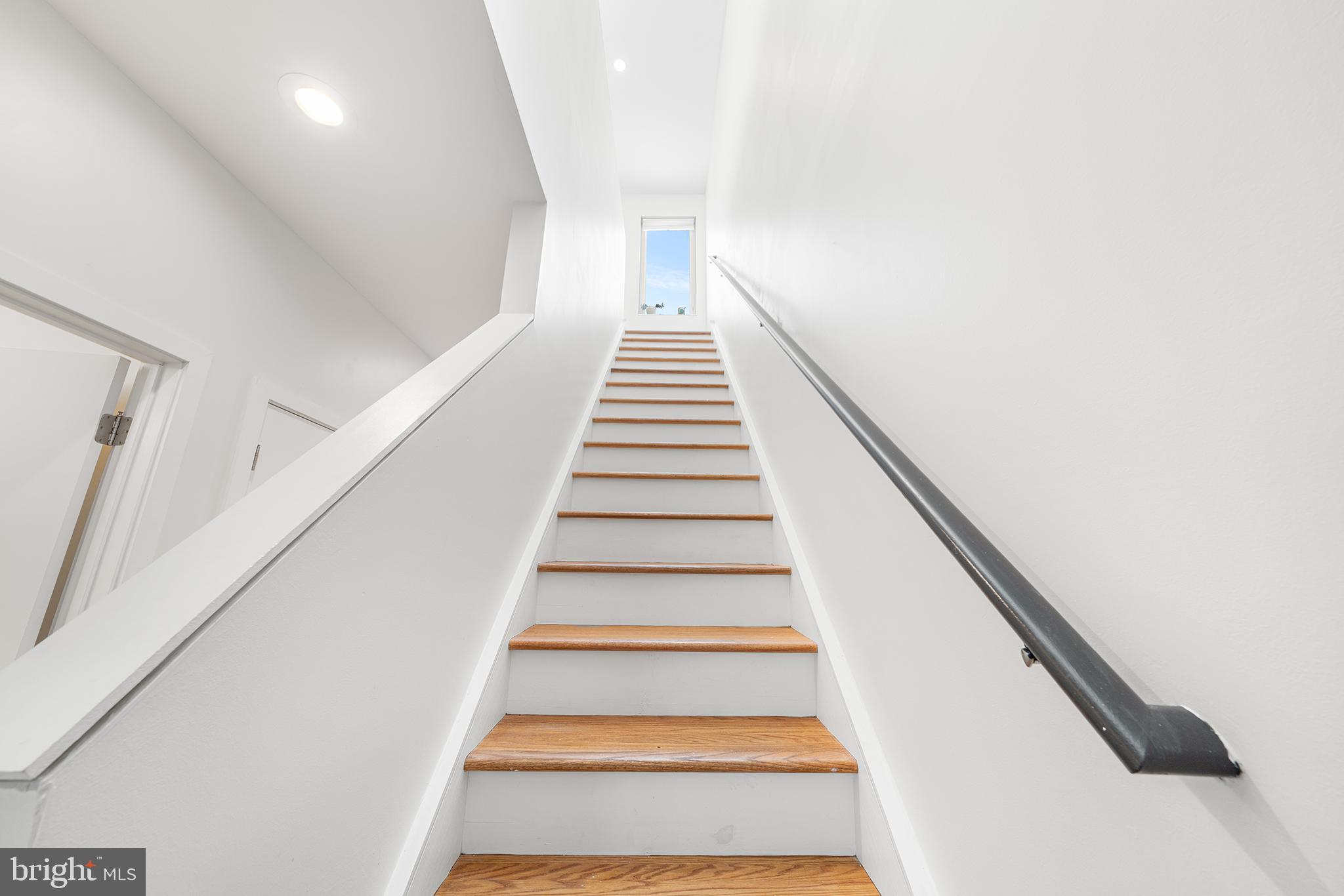 1927 E Cumberland St