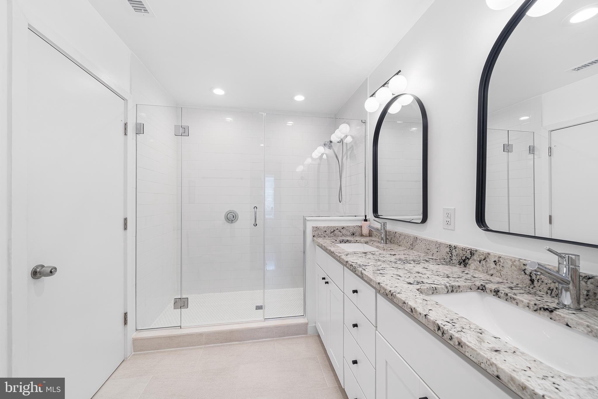 1927 E Cumberland St