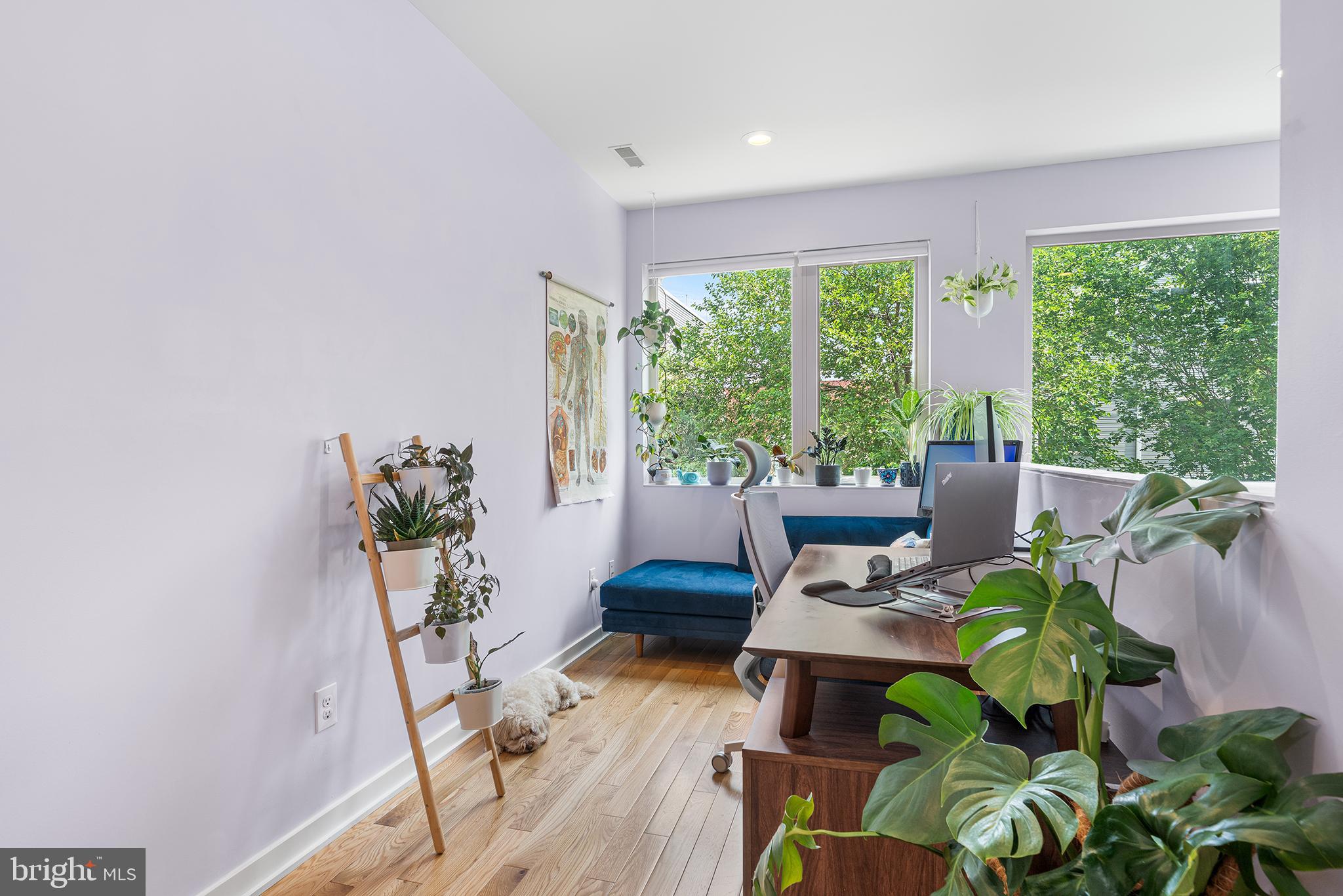 1927 E Cumberland St