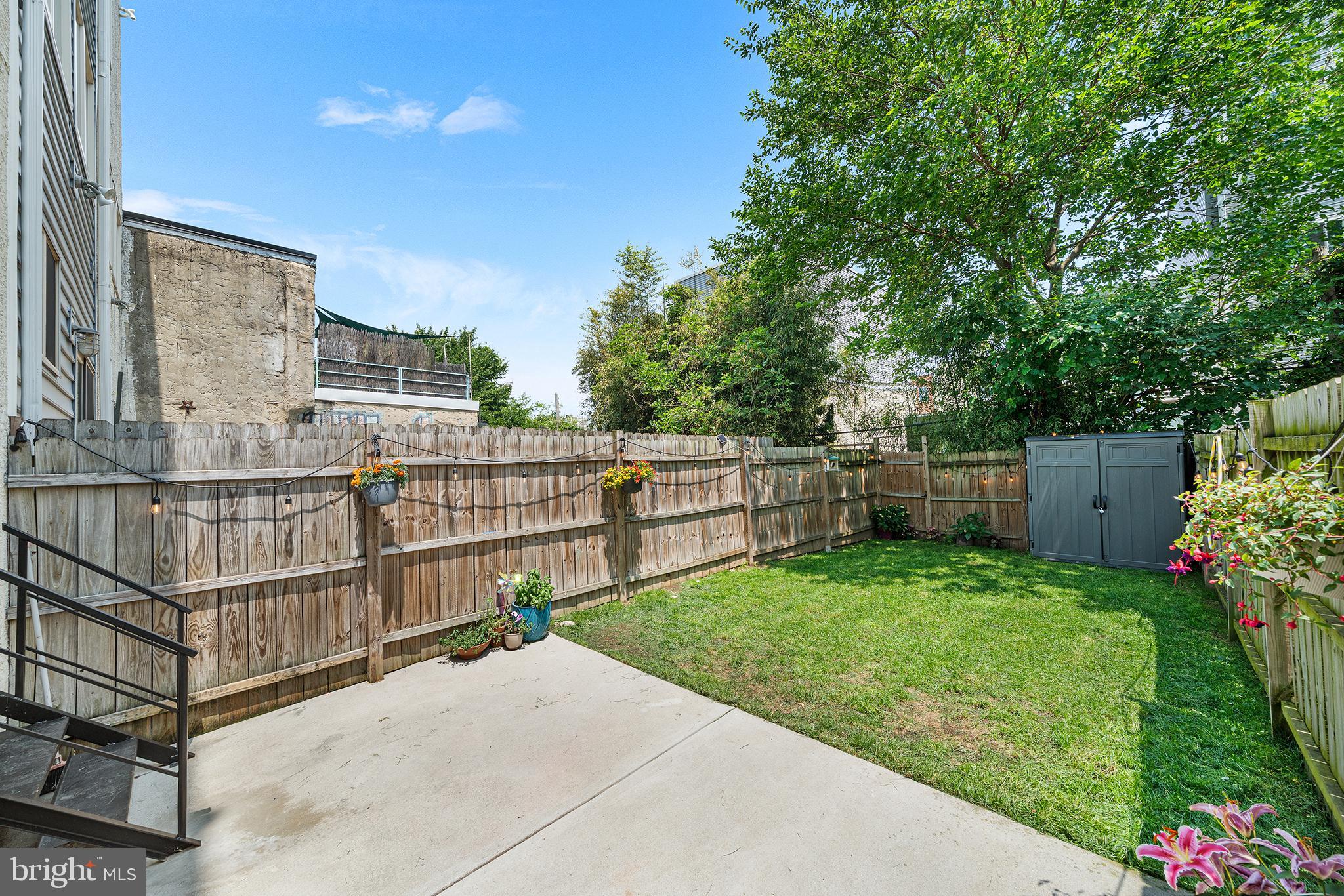 1927 E Cumberland St