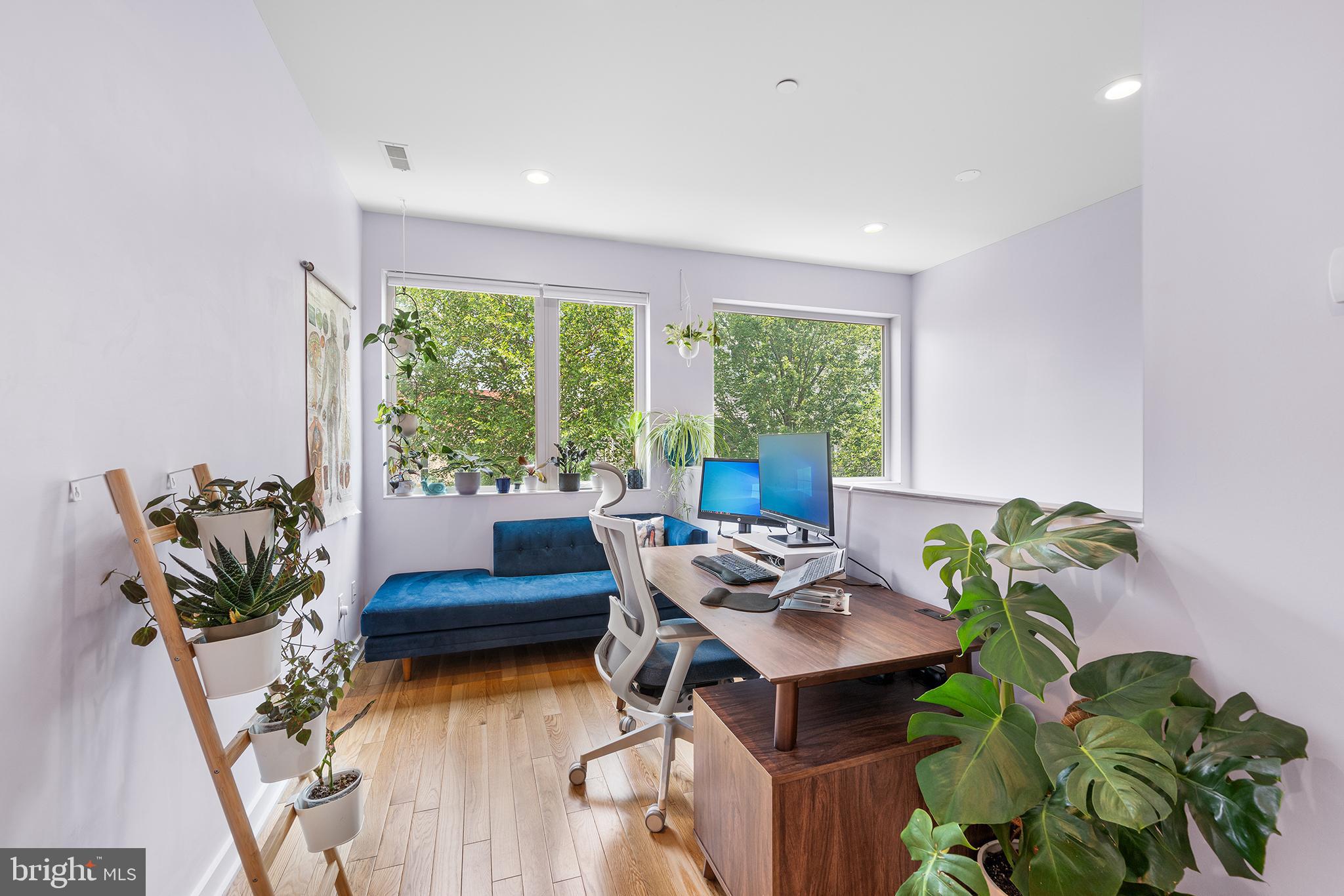 1927 E Cumberland St