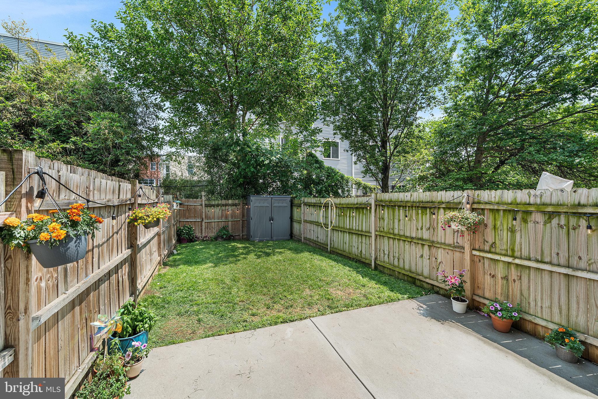 1927 E Cumberland St