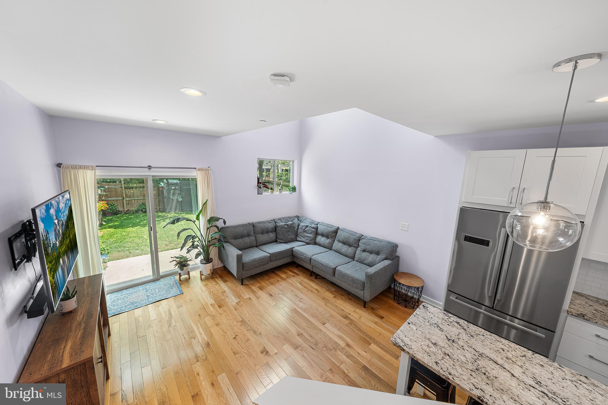 1927 E Cumberland St