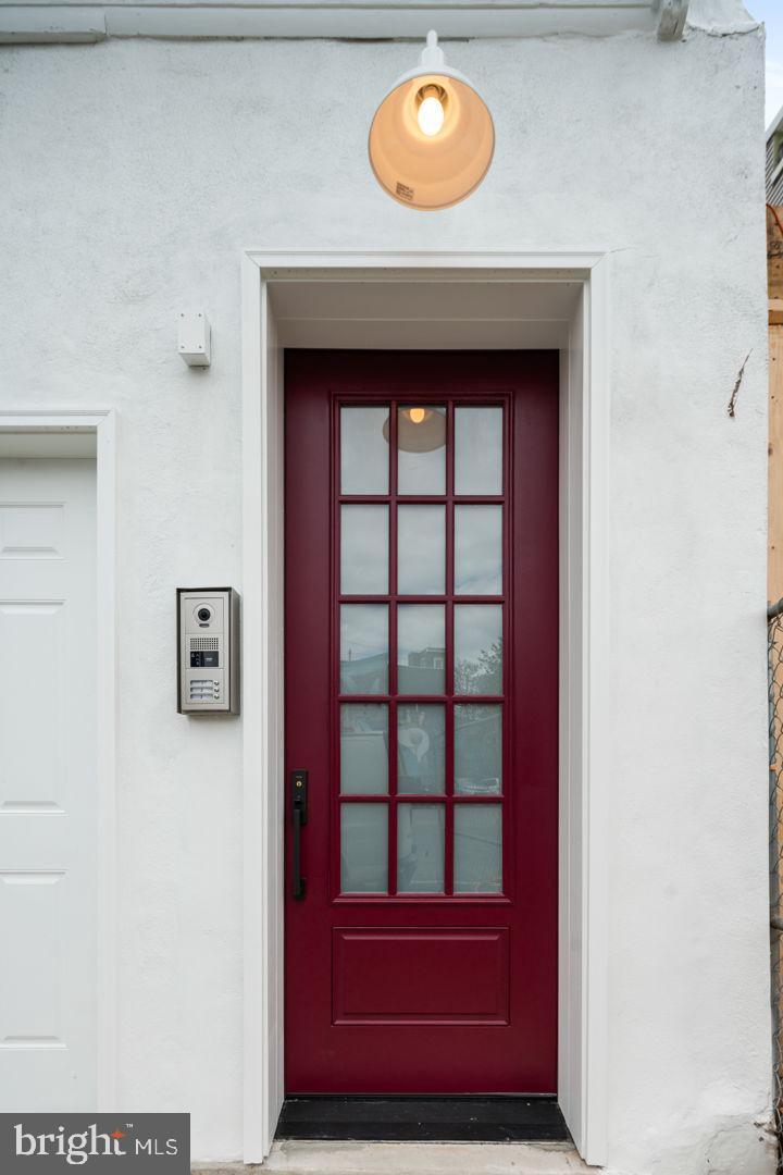 2329 FRANKFORD AVE #C