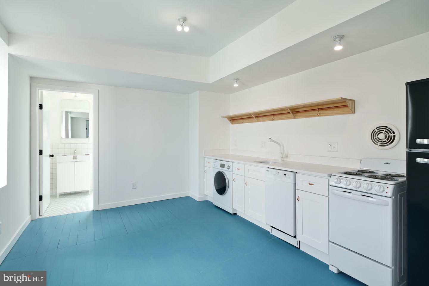 2329 FRANKFORD AVE #C