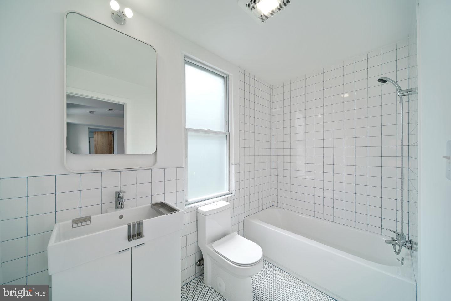 2329 FRANKFORD AVE #C