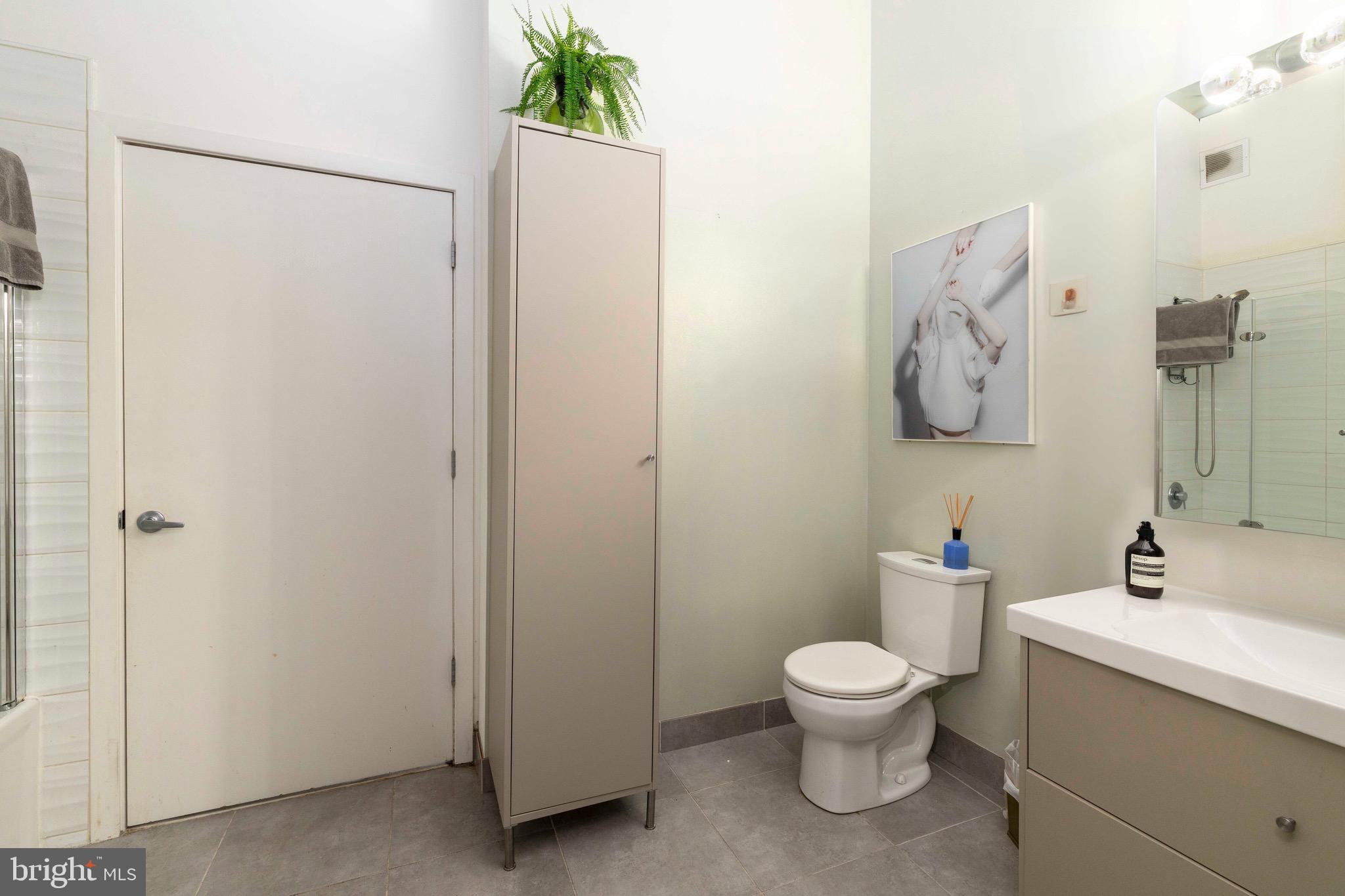 2200-28 ARCH ST #702