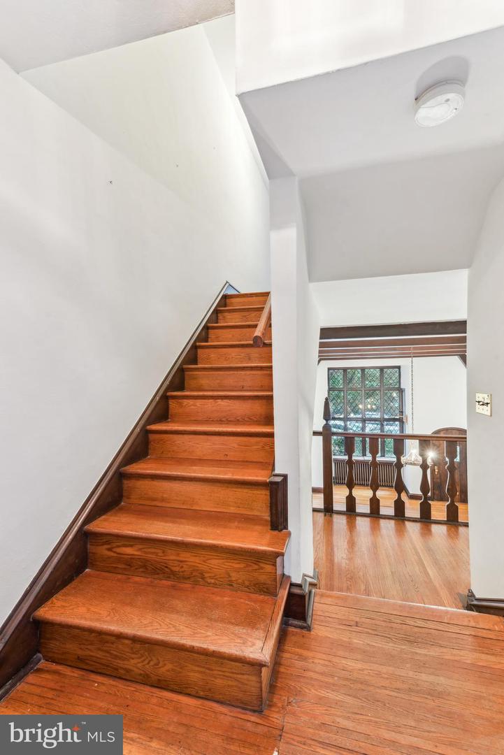 3469 Midvale Ave