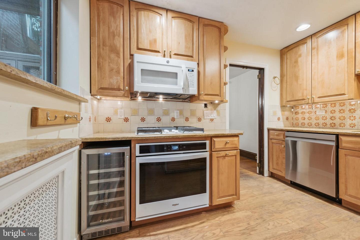 3469 Midvale Ave