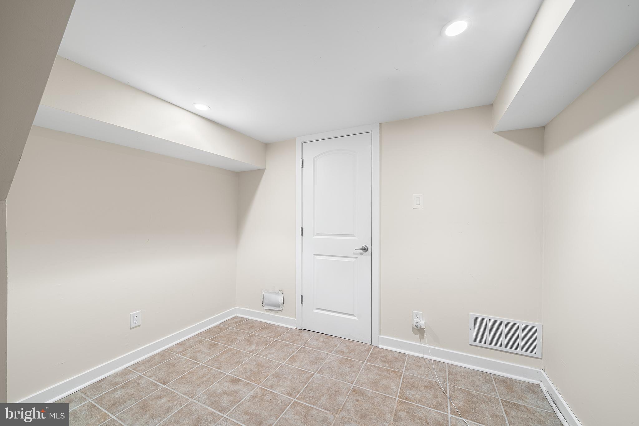 1019-25 N 4TH ST #1019C