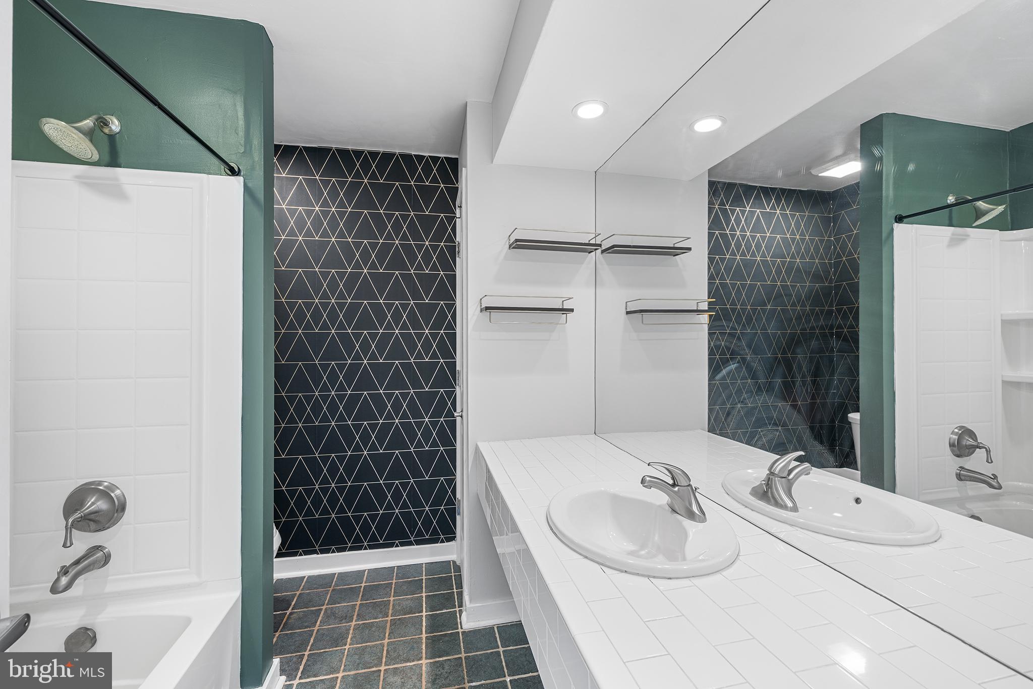 1019-25 N 4TH ST #1019C