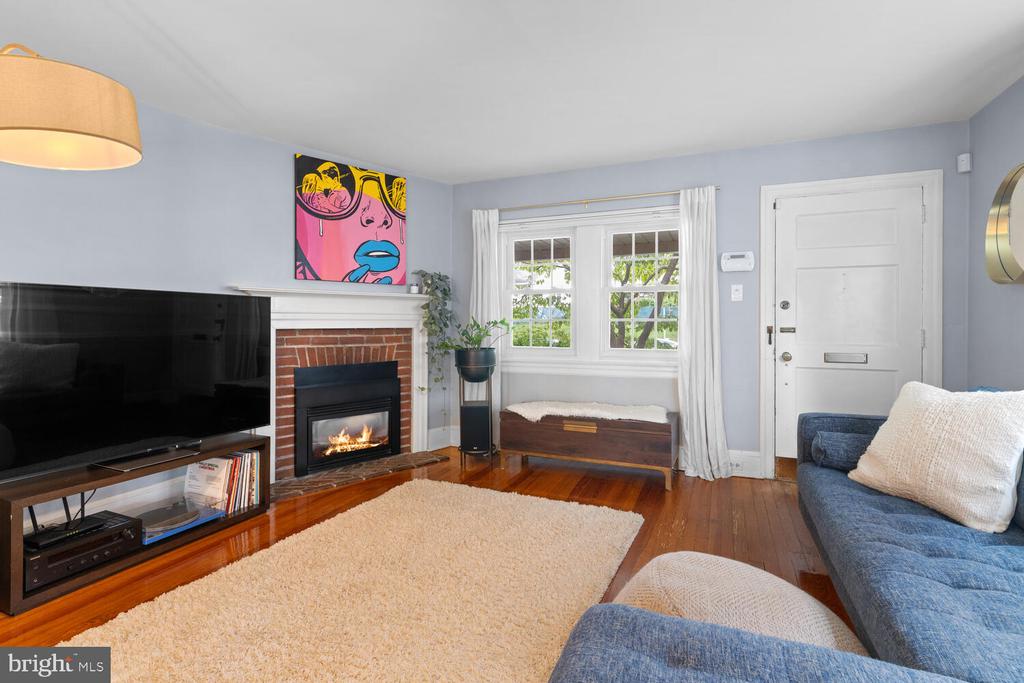 16 E Abington Ave