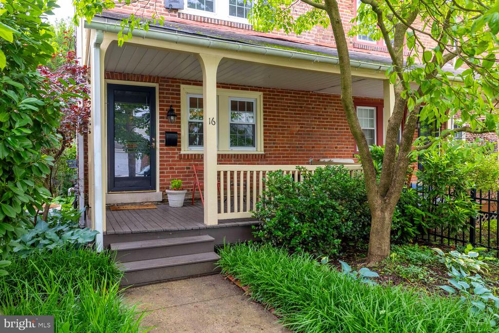 16 E Abington Ave