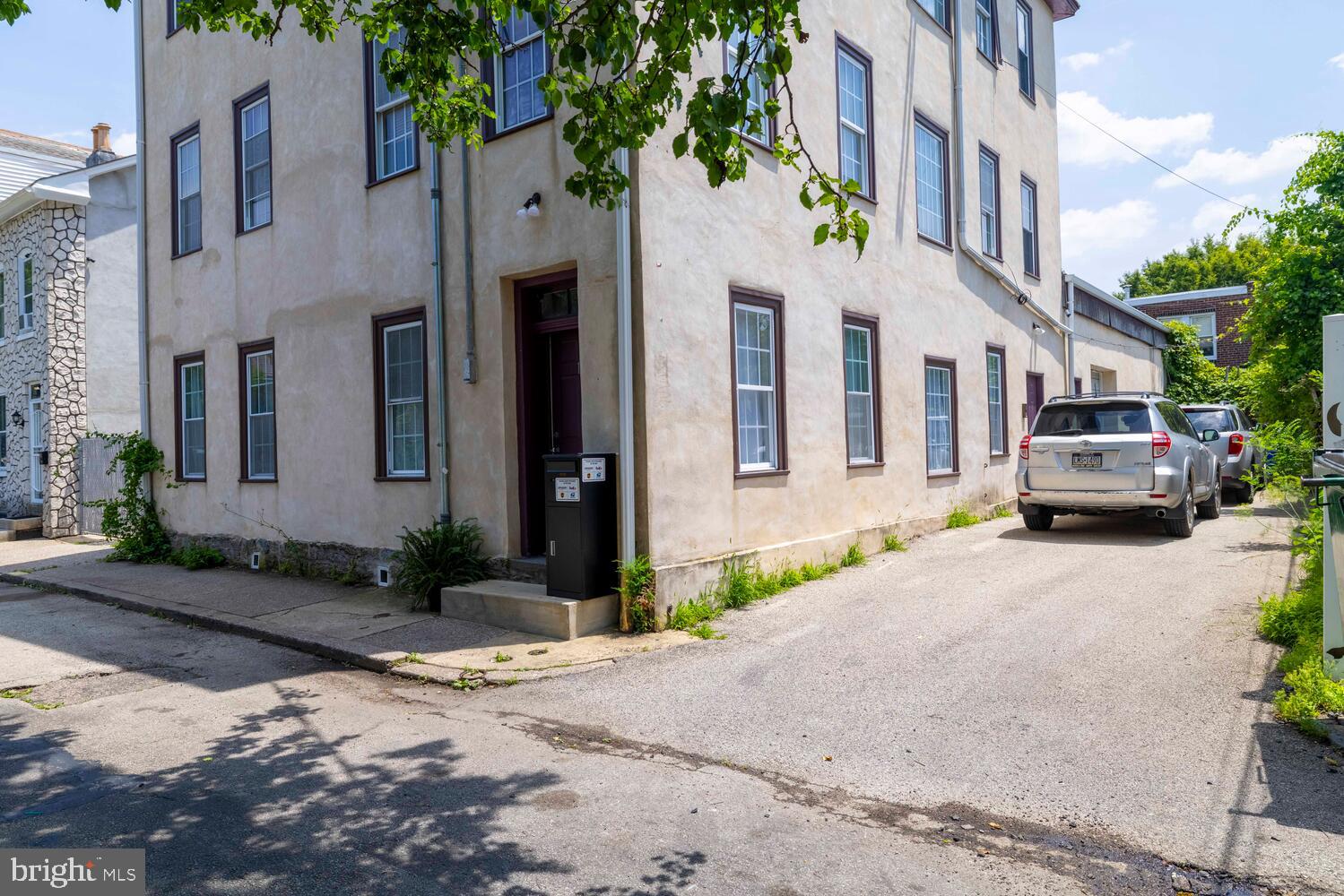 16 E Springer St