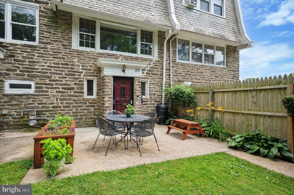 20 E Gorgas Ln