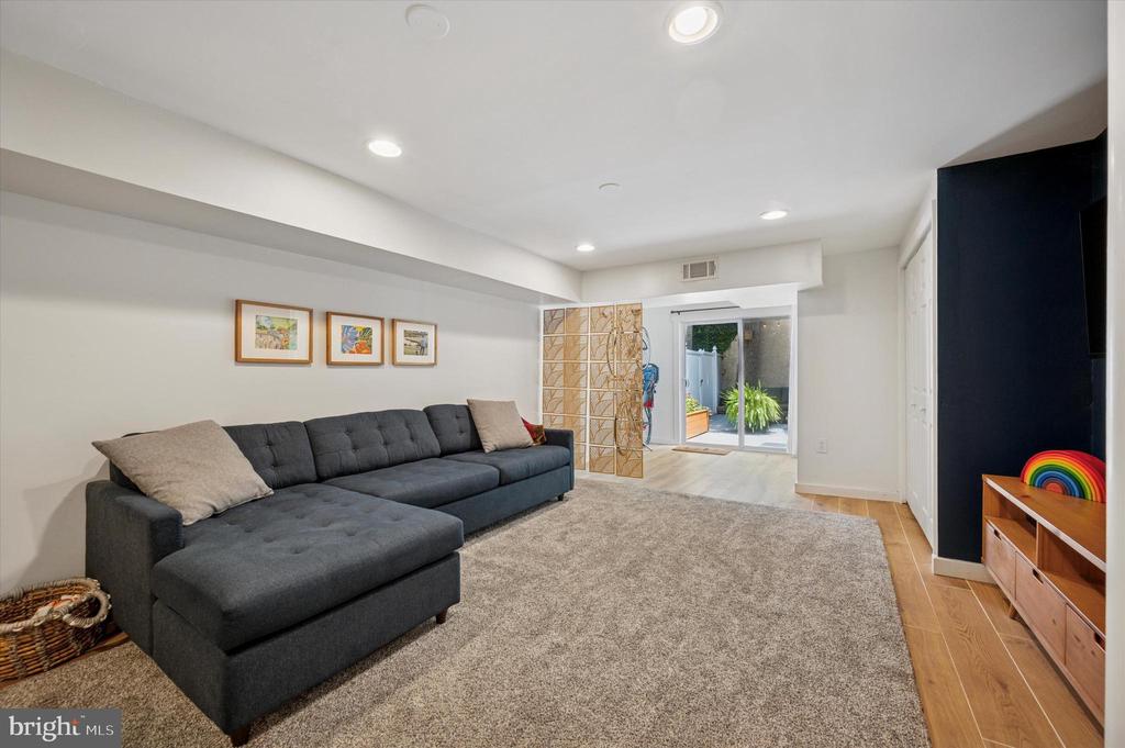 20 E Gorgas Ln