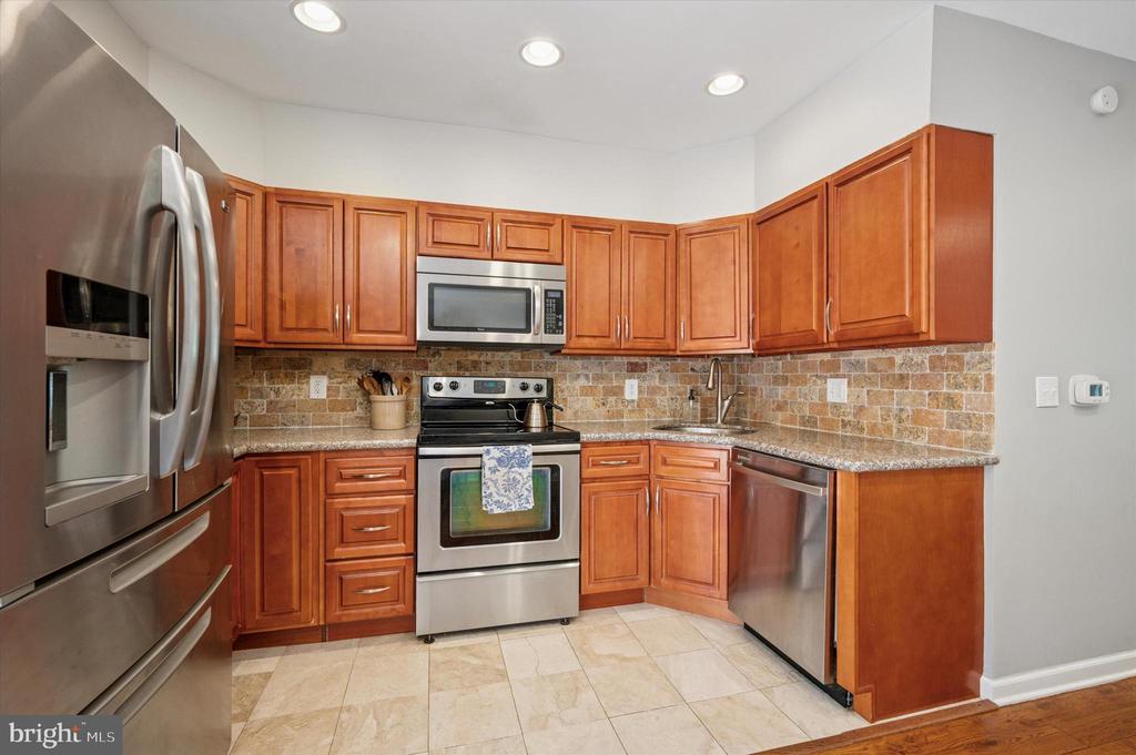 20 E Gorgas Ln