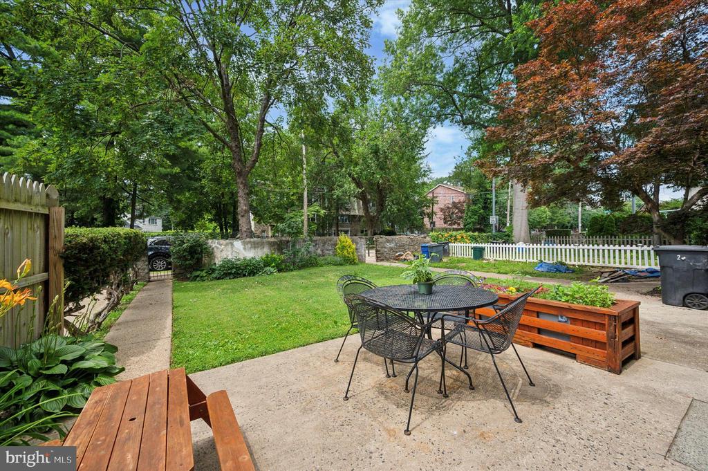 20 E Gorgas Ln