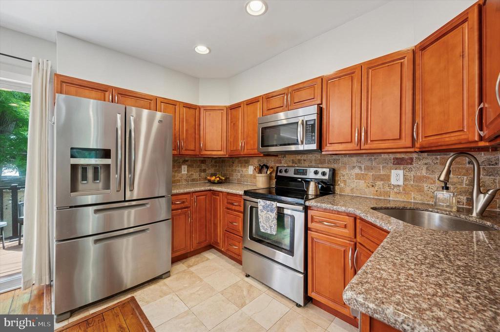 20 E Gorgas Ln