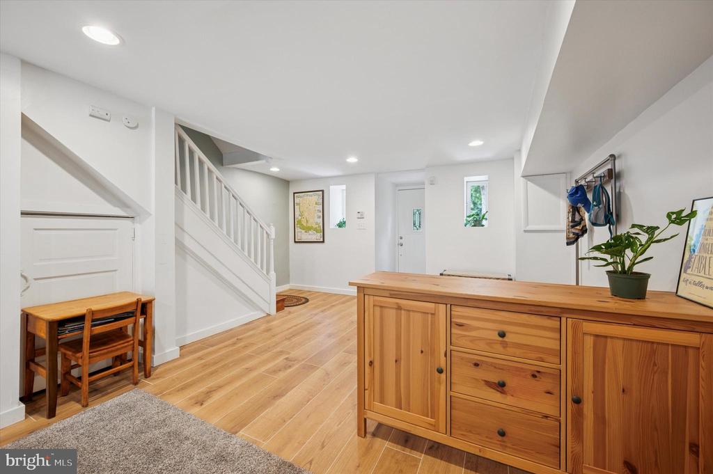 20 E Gorgas Ln