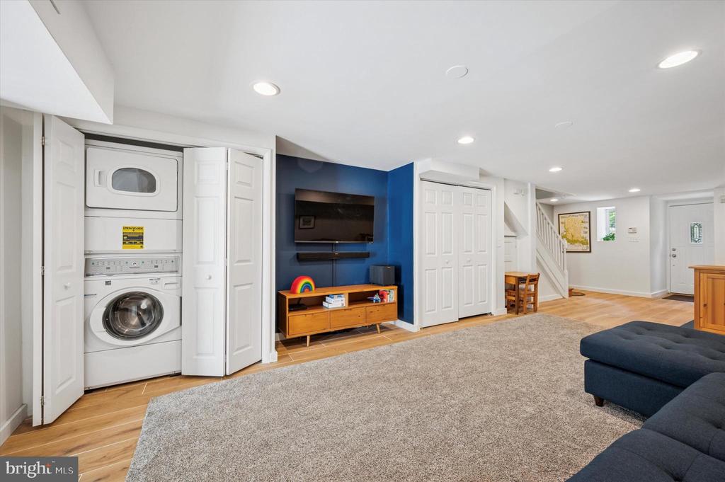 20 E Gorgas Ln