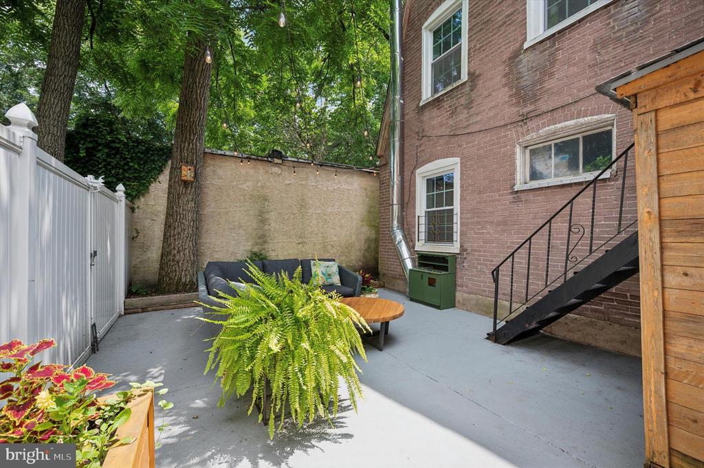 20 E Gorgas Ln