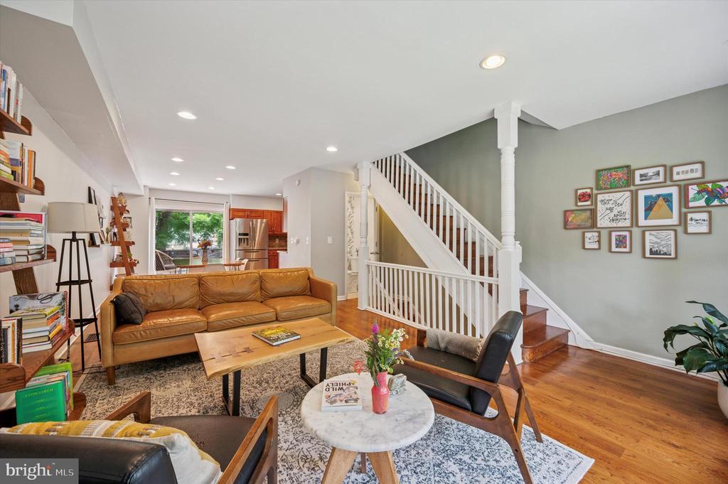 20 E Gorgas Ln