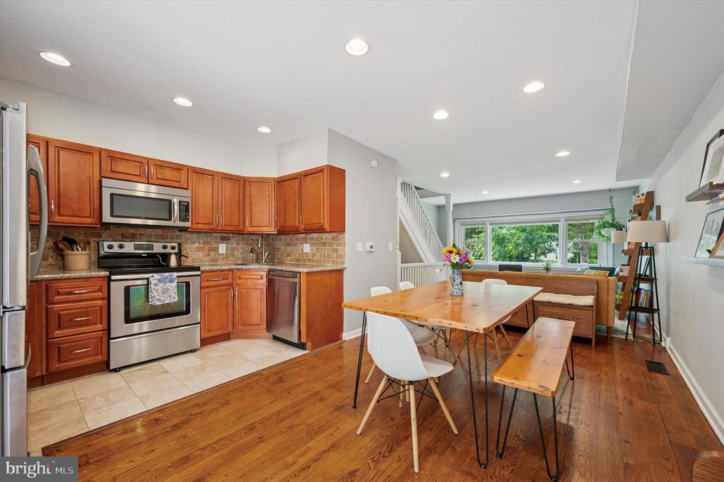 20 E Gorgas Ln