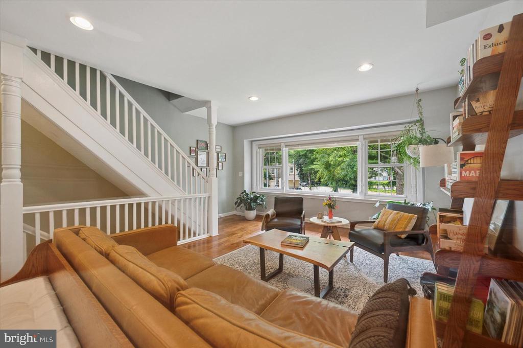 20 E Gorgas Ln