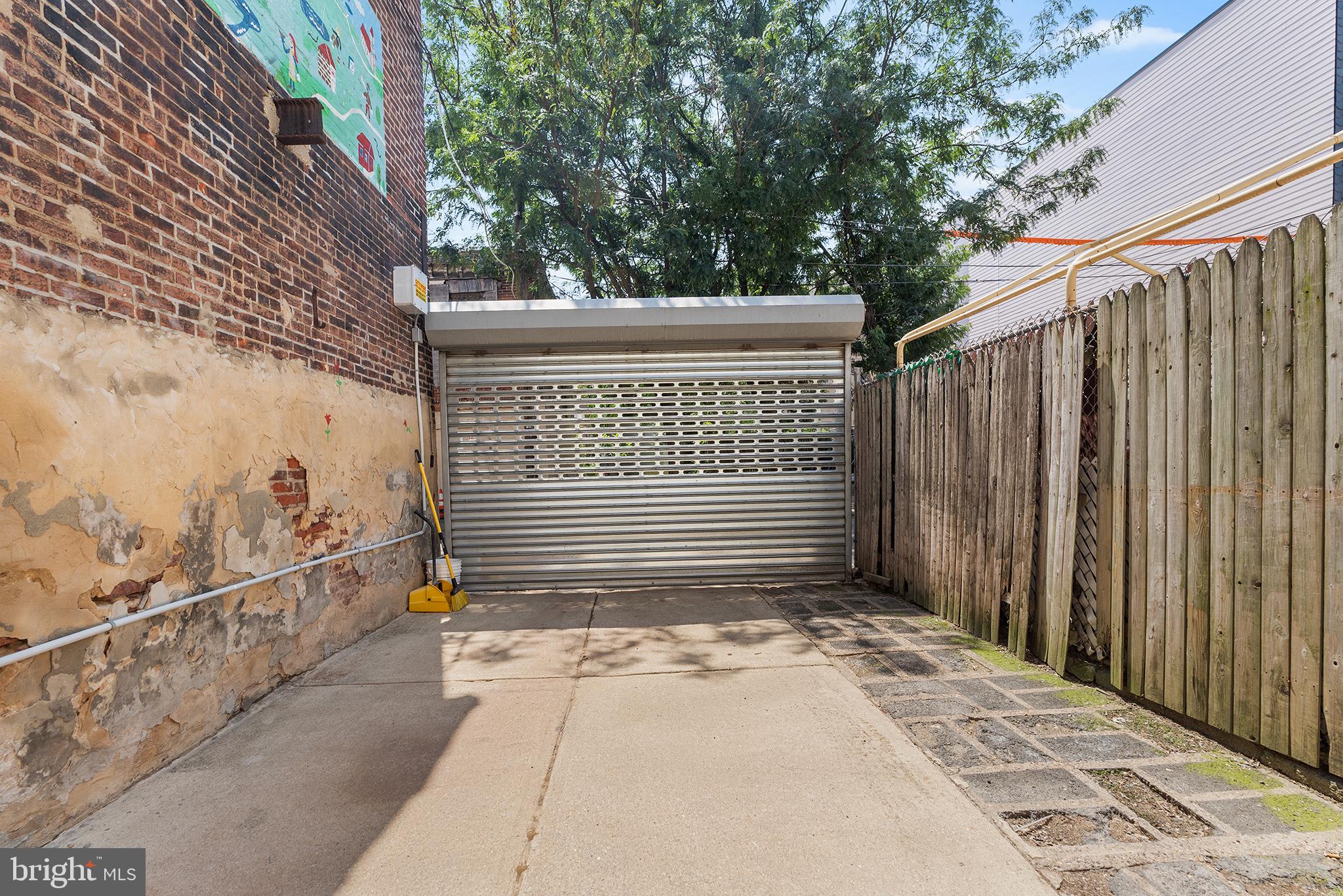 2461 Amber St