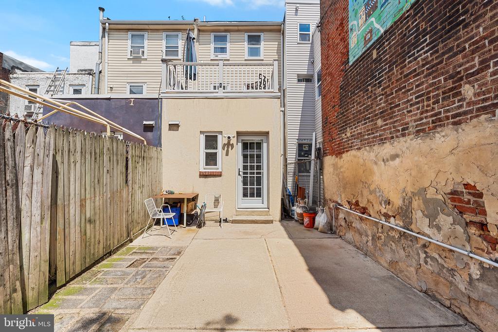 2461 Amber St
