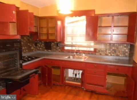 800 Griffith St