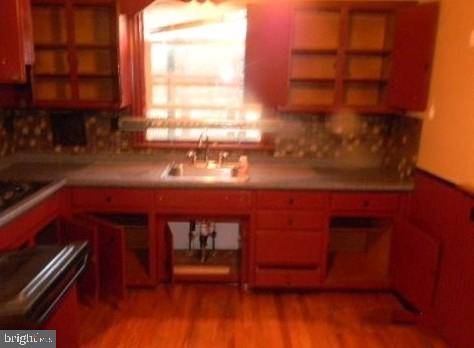800 Griffith St