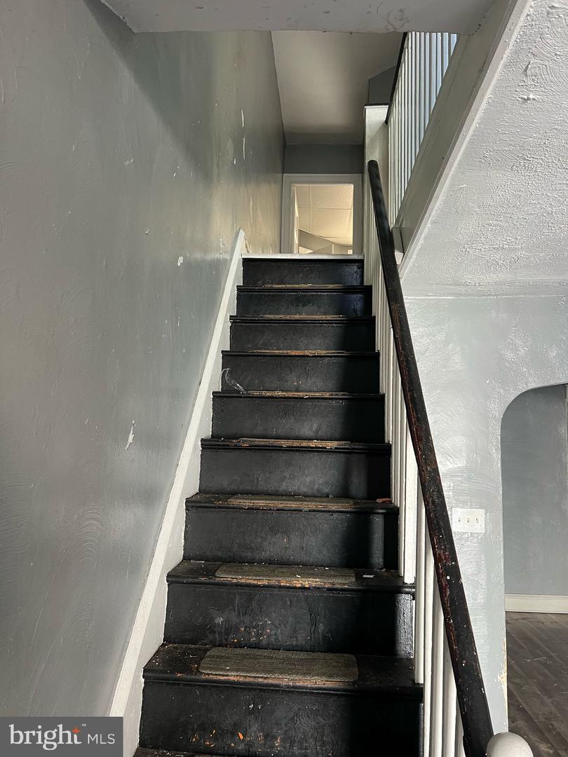 6534 Regent St
