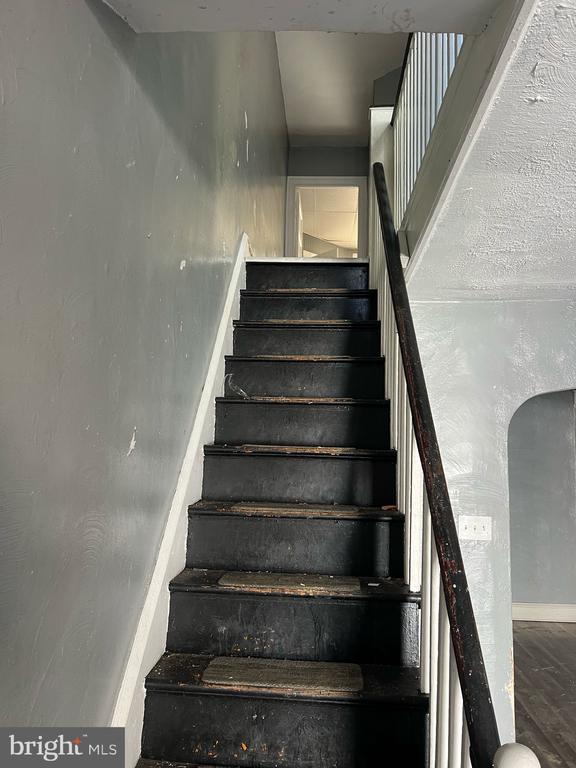6534 Regent St