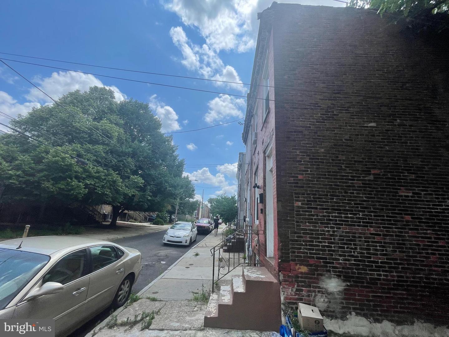 1866 N Uber St