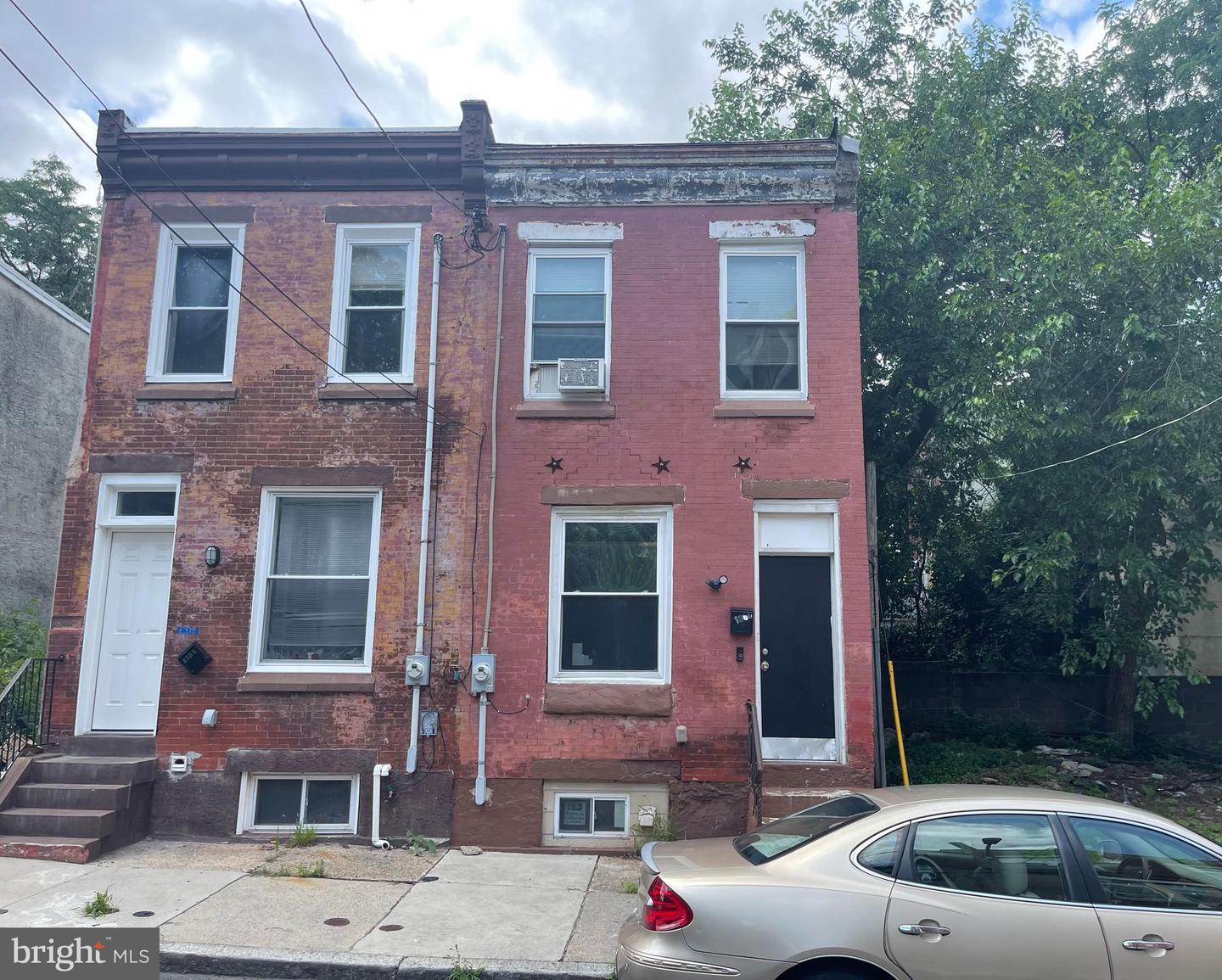 1866 N Uber St