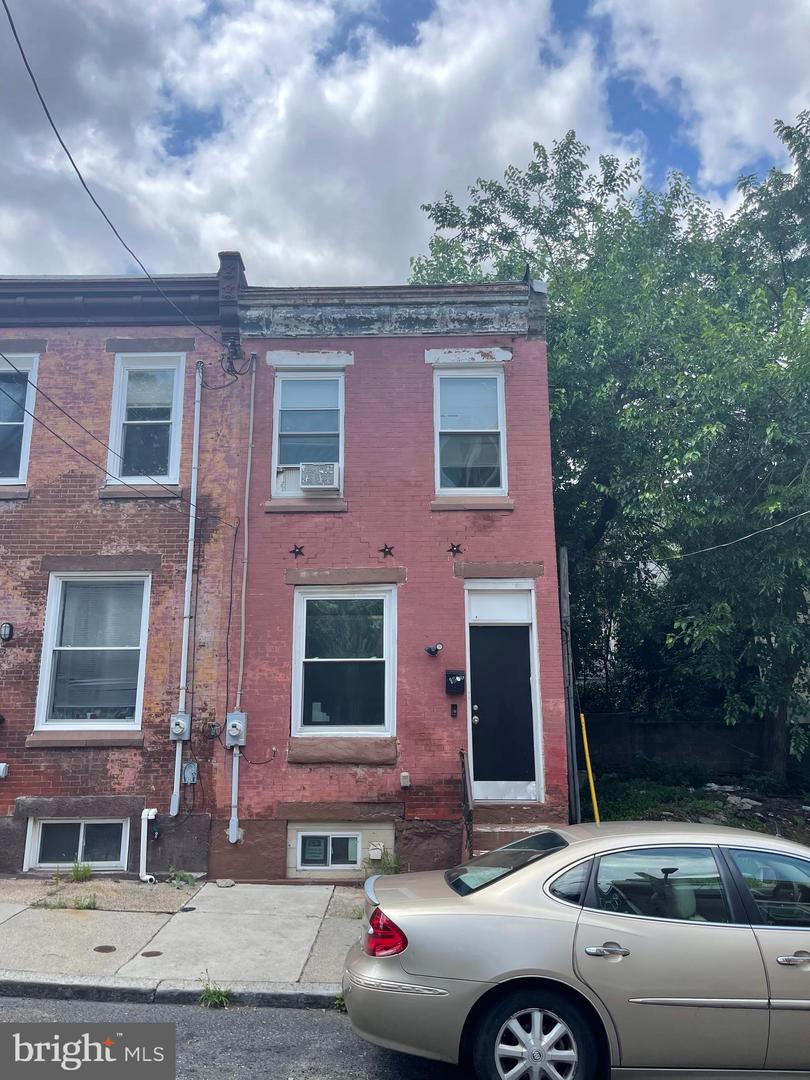 1866 N Uber St