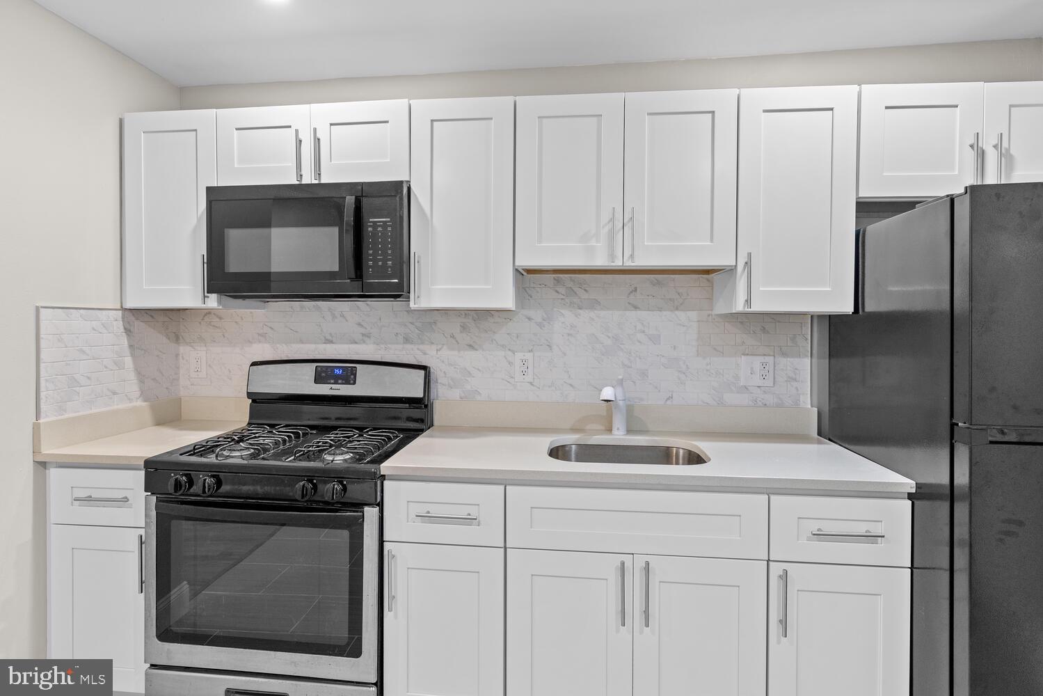 2002 W Westmoreland St