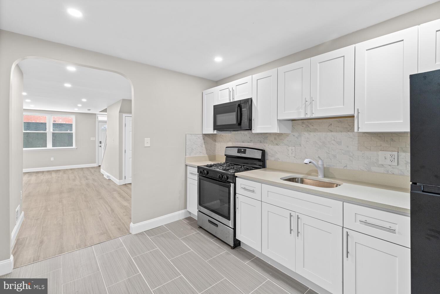 2002 W Westmoreland St