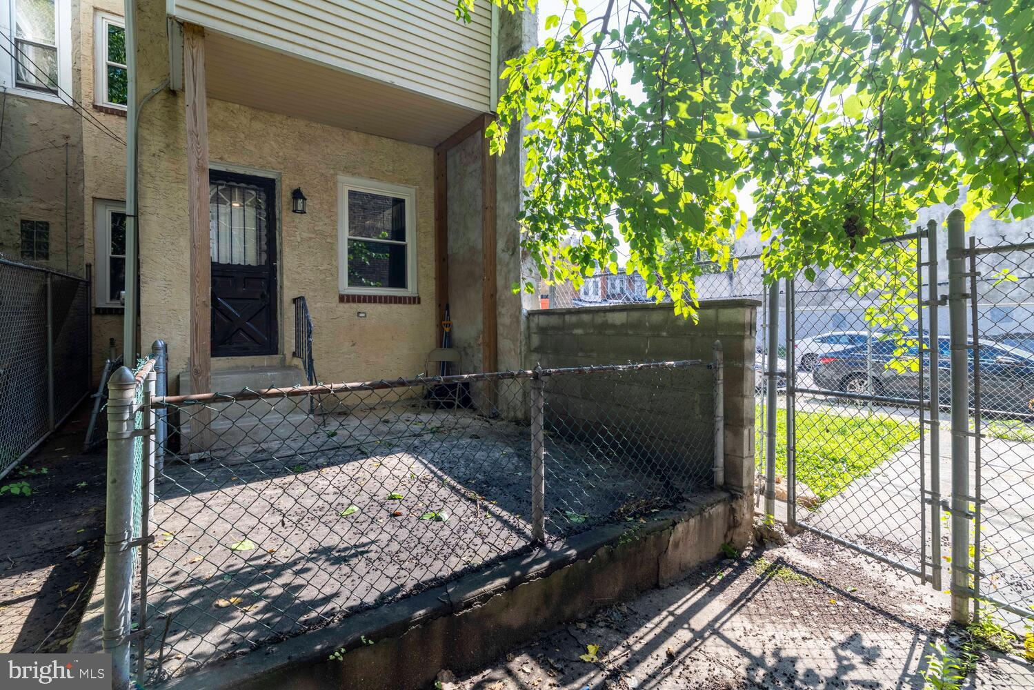 2002 W Westmoreland St