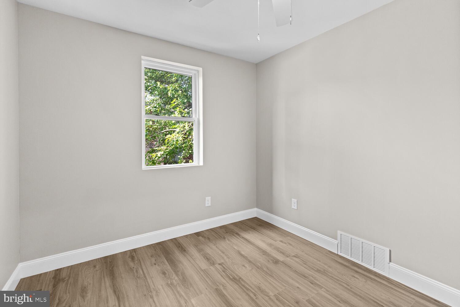 2002 W Westmoreland St